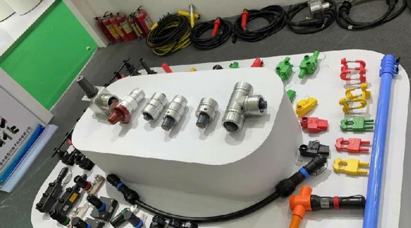 如何正確設(shè)計(jì)使用手機(jī)電池連接器?